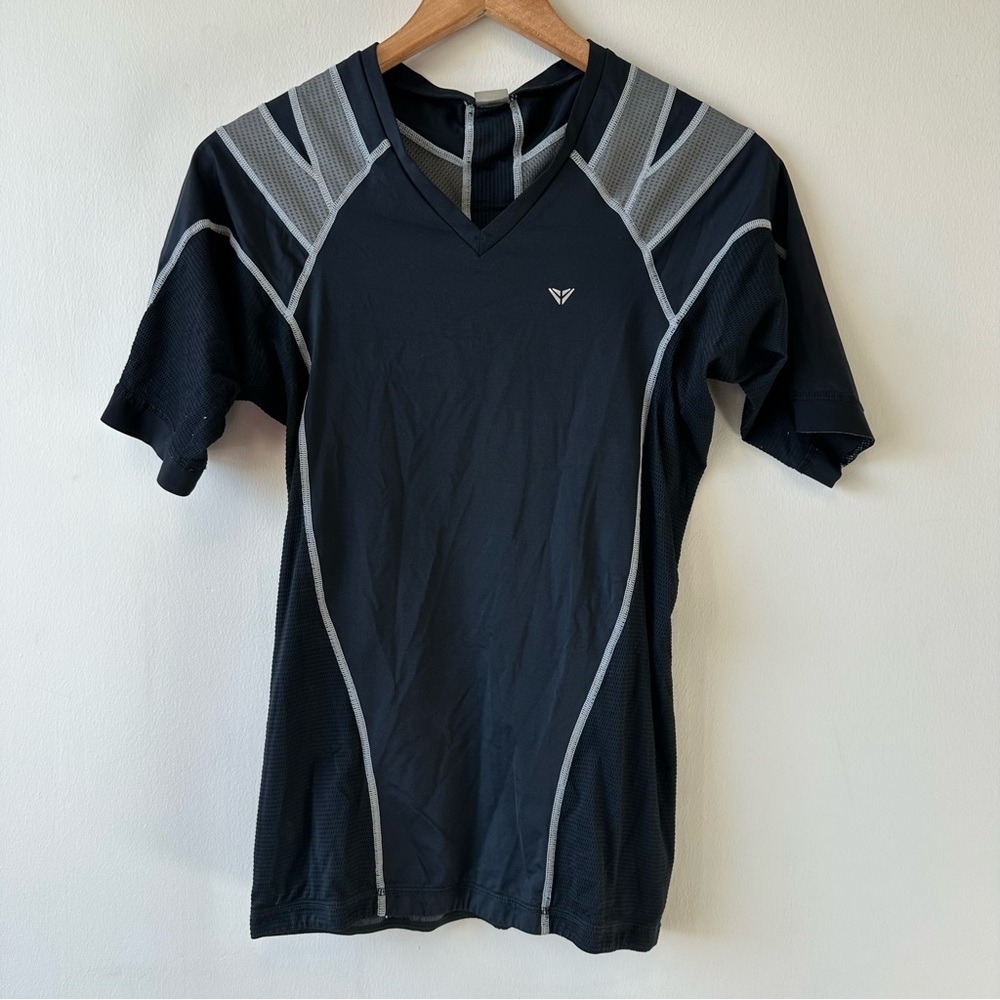 Men's Intelliskin Foundation V-Tee Black and Gray PostureCue Athletic Shirt